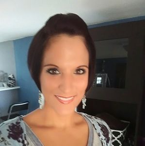 Meet your Posher, Joelle